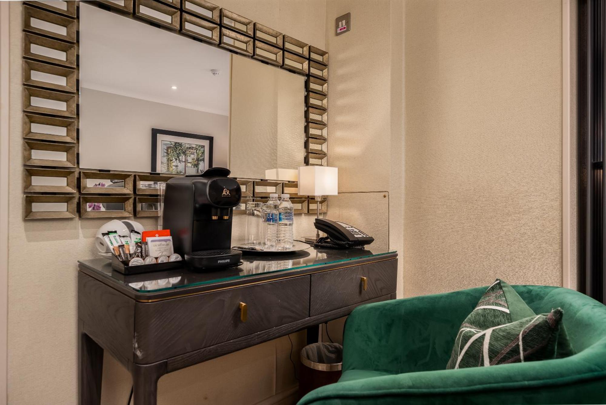 Deluxe King or Twin Room