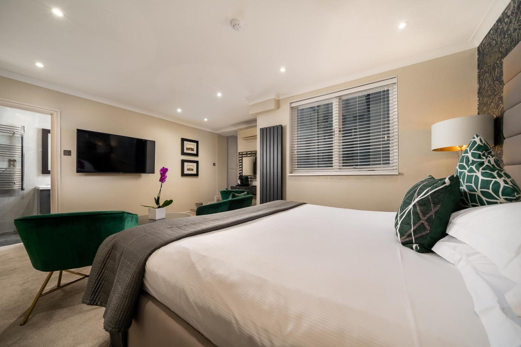 Deluxe King or Twin Room