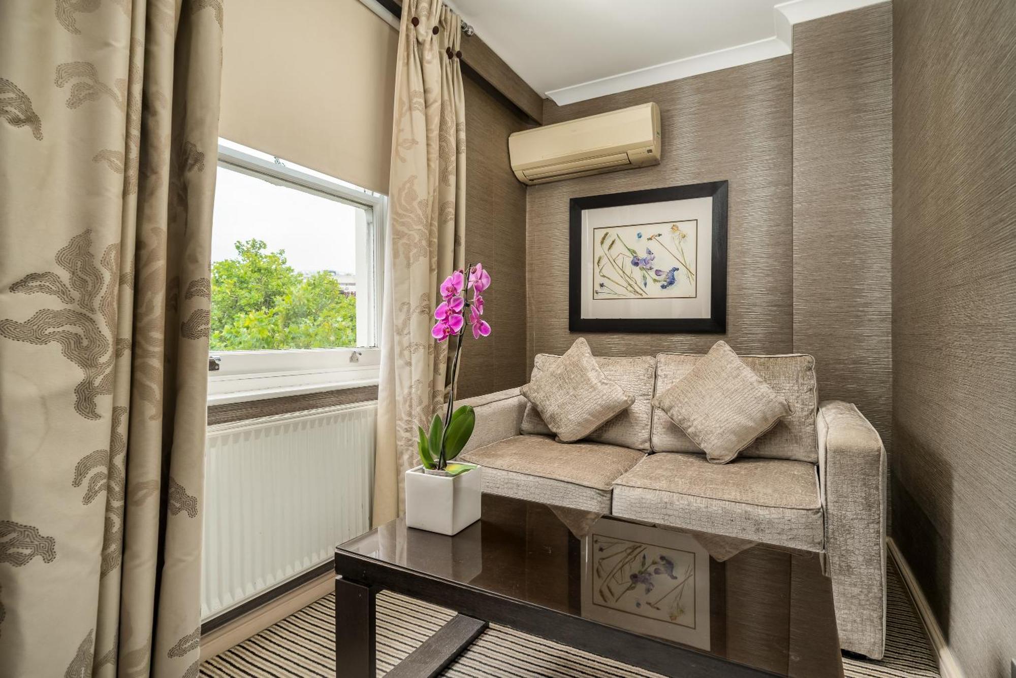 Deluxe King or Twin Room